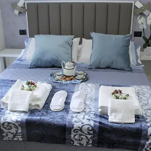 Mariana Luxury , Neapol Włochy